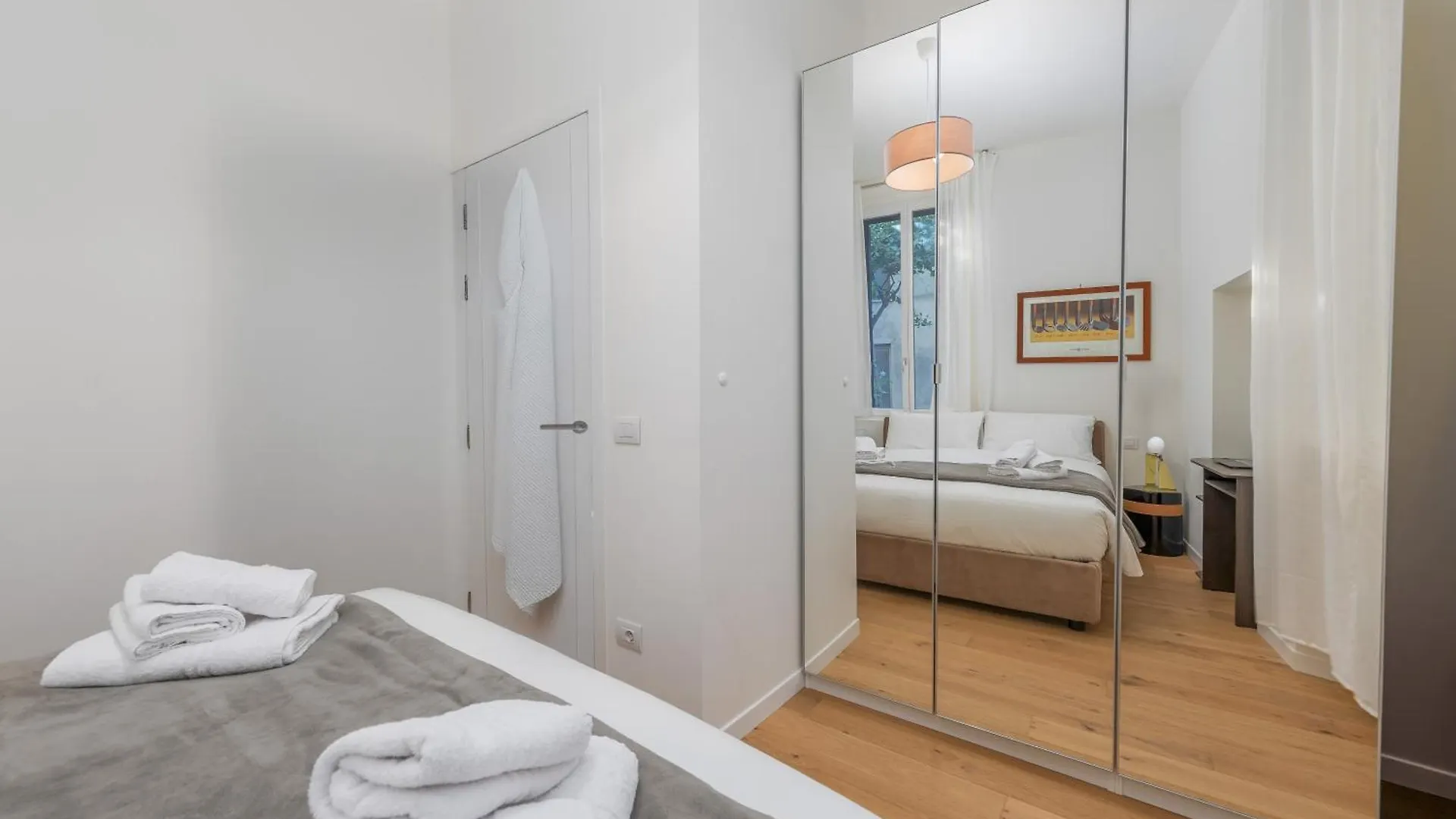 Solari Apartment, In Milan Design Area, Near Tortona District, Milano